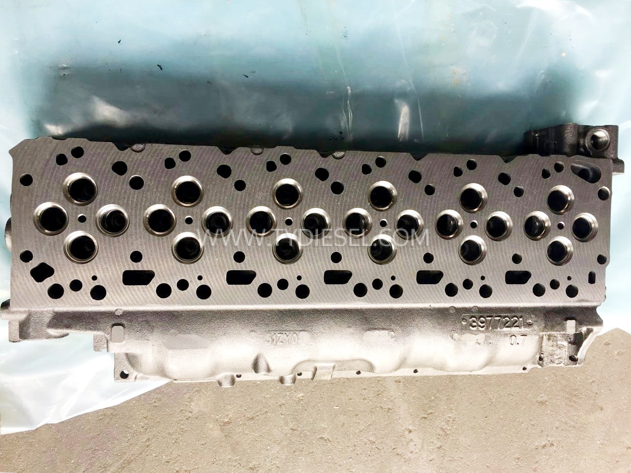 Komatsu 6D107 Cylinder Head