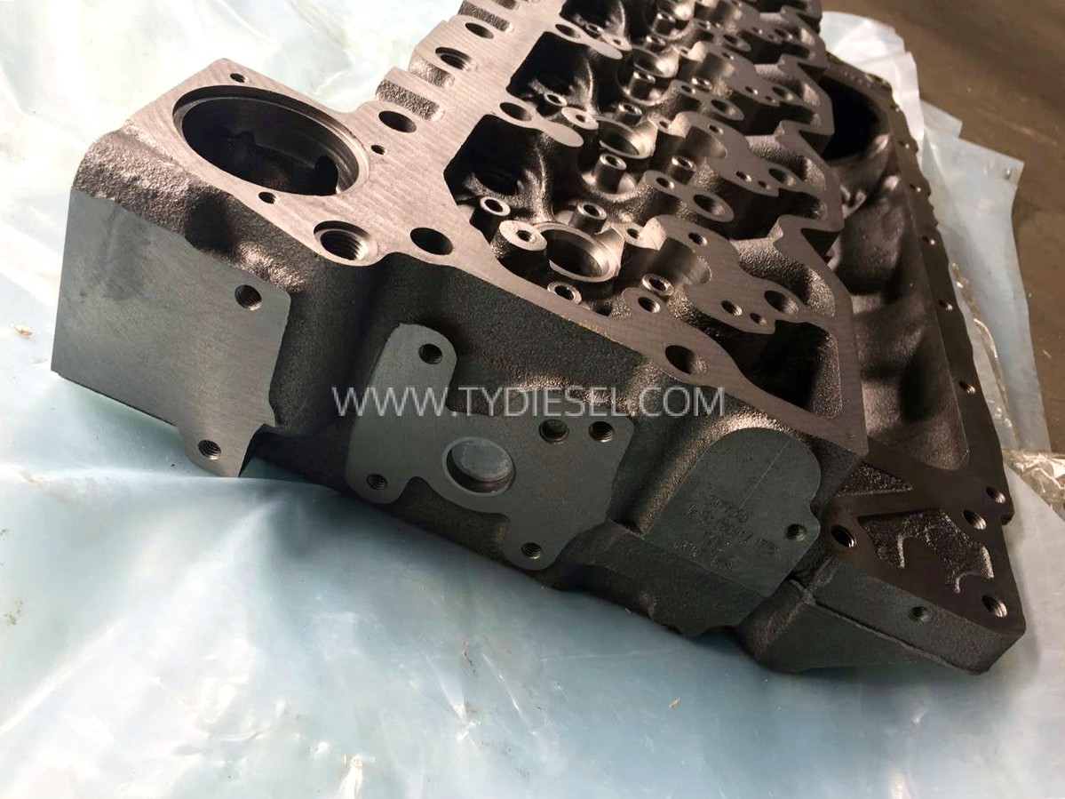 Komatsu 6D107 Cylinder Head