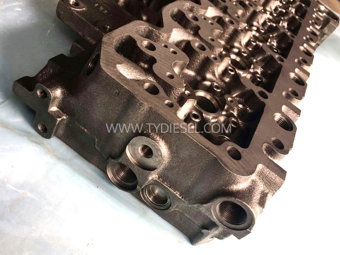 Komatsu 6D107 Cylinder Head