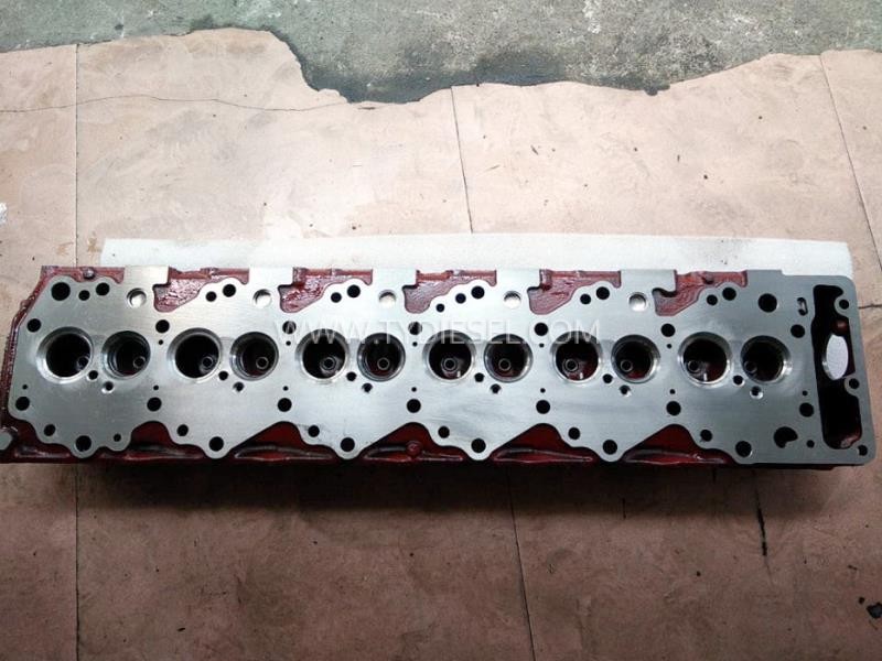 Isuzu 6SD1 Cylinder Head